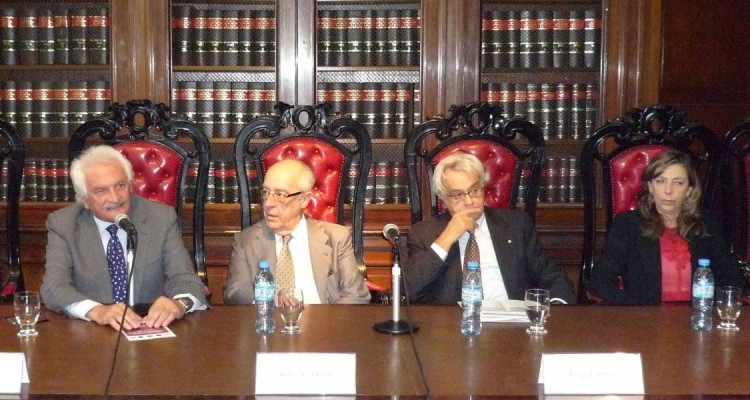 Alberto Filippi, Atilio Alterini, Luigi Labruna e Irma A. Garc�a Netto