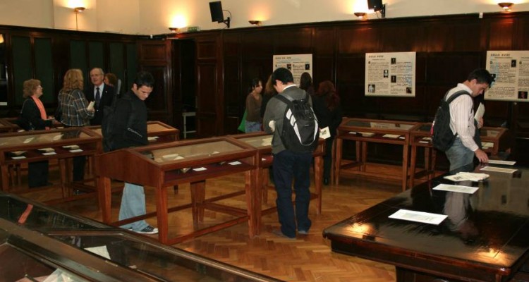 Muestra bibliogrfica en homenaje al Bicentenario Autores que influyeron en la poca de la Revolucin y ediciones de entonces