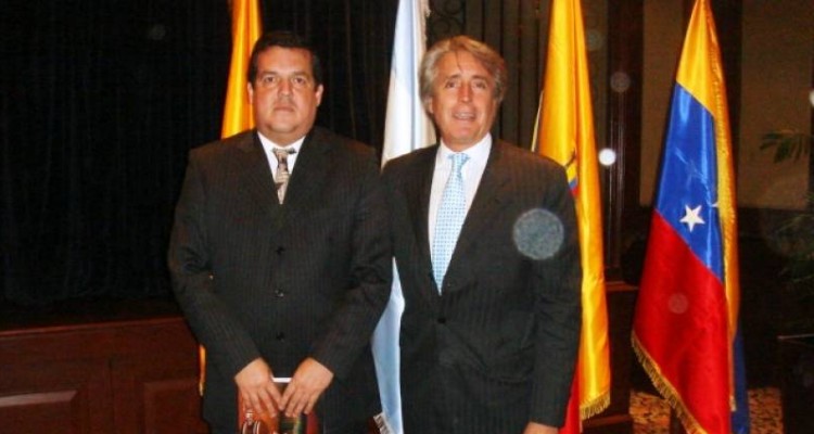 Pedro Solines Chacn (Superintendente de Compaas del Ecuador) y Daniel Roque Vtolo (Director del Departamento de Derecho Econmico y Empresarial)