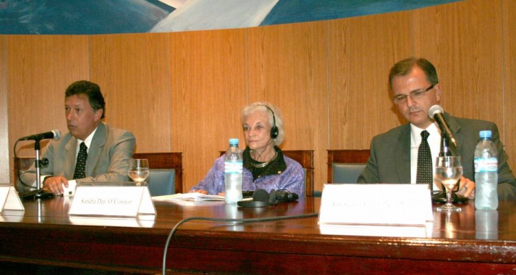 Alberto R. Dalla Via, Sandra Day OConnor y Gustavo Caramelo Daz