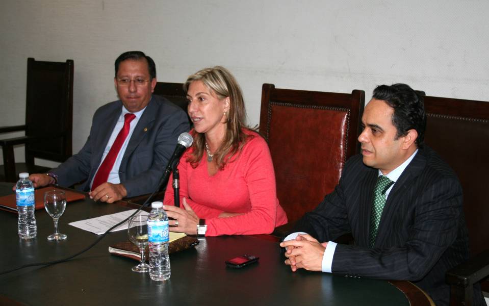 Miguel Castillo, Marcela Basterra y Francisco J. Acuña Llamas