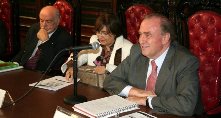 Miguel Ángel Espeche Gil, Lilian del Castillo y Raúl Vinuesa en el panel “Los jueces Armand Ugon y Moreno Quintana