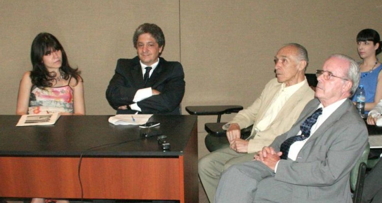A travs de una videoconferencia, Matthew C. Mirow destac: hace 100 aos en la Universidad de Buenos Aires el profesor francs Len Duguit dijo que la propiedad no es un derecho, es una funcin social.