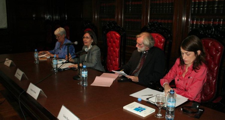 Mnica Pinto, Marcia Bosshardt, Stephen Holmes y Laura Pautassi