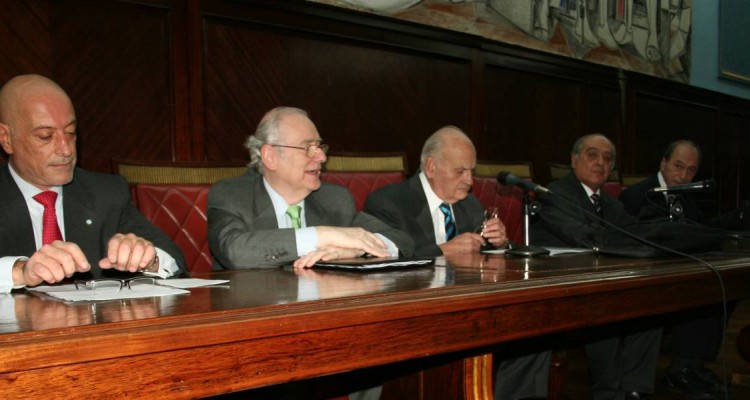 Daniel H. Silva, Guillermo Jaim Etcheverry, Mariano N. Castex, Vctor R. Martnez y E. Ral Zaffaroni