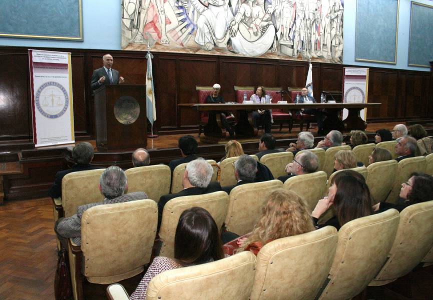 El Presidente de la Corte Suprema de Justicia de la Nación, Ricardo L. Lorenzetti, participó del panel inaugural junto con la Decana Mónica Pinto, Stella Maris Martínez y Luis M. Cabral.
