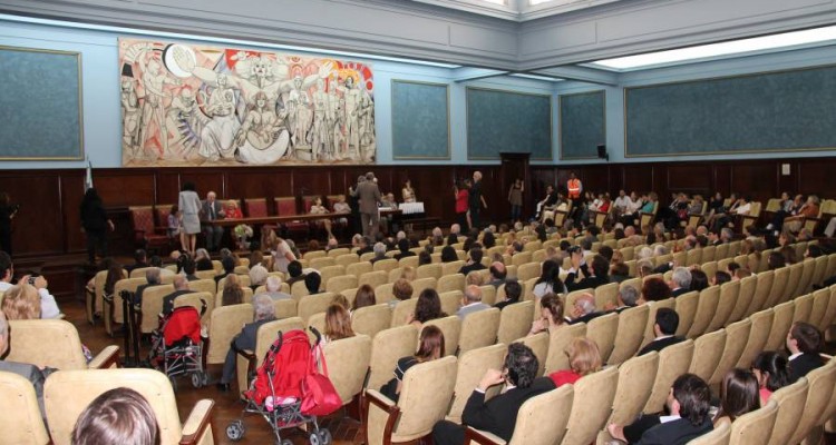 Entrega de diplomas a profesores adjuntos, regulares, consultos y emritos designados en los ltimos meses