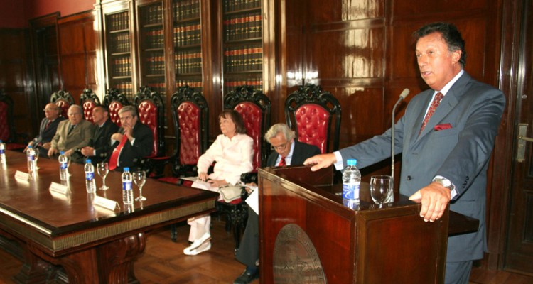 El profesor Dalla Via explic que a partir de esta ley, el control de las elecciones y el escrutinio de los sufragios en Argentina estuvieron a cargo de los jueces