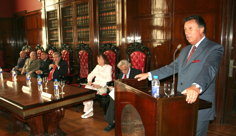 El profesor Dalla Via explicó que a partir de esta ley, el control de las elecciones y el escrutinio de los sufragios en Argentina estuvieron a cargo de los jueces