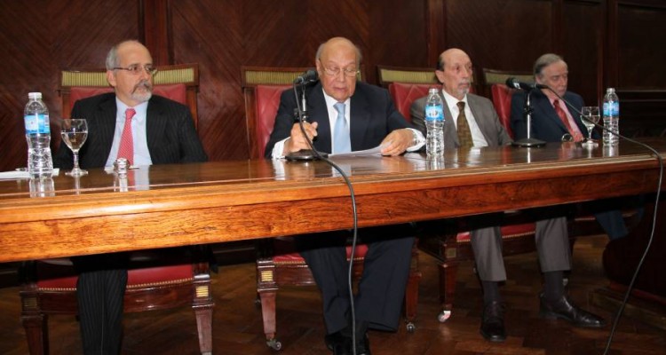 Guido S. Tawil, Juan Carlos Cassagne, Jorge A. Sáenz y Tomás Hutchinson