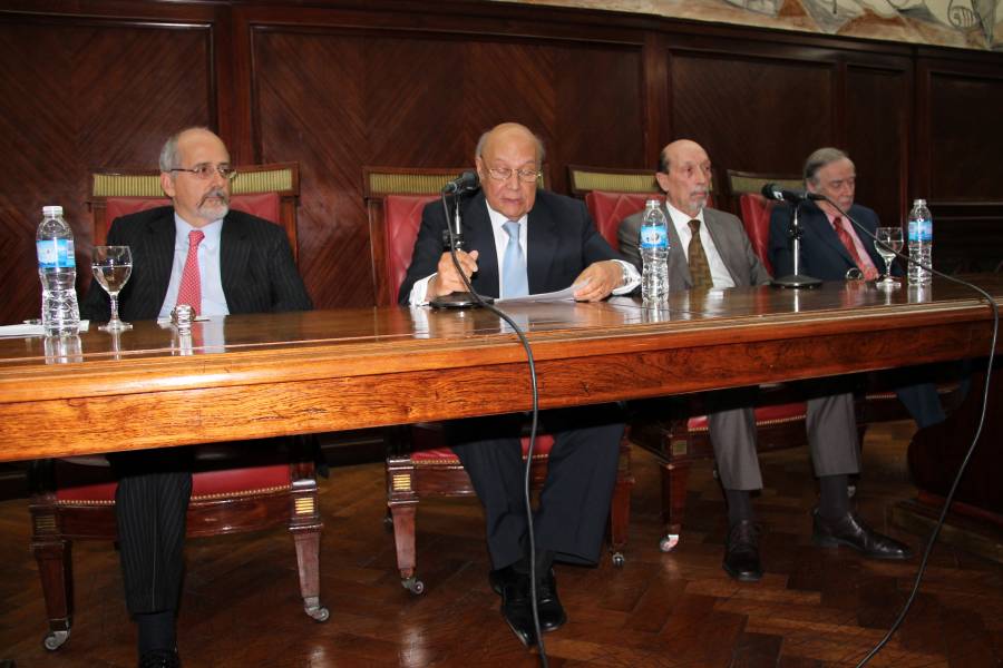 Guido S. Tawil, Juan Carlos Cassagne, Jorge A. Sáenz y Tomás Hutchinson