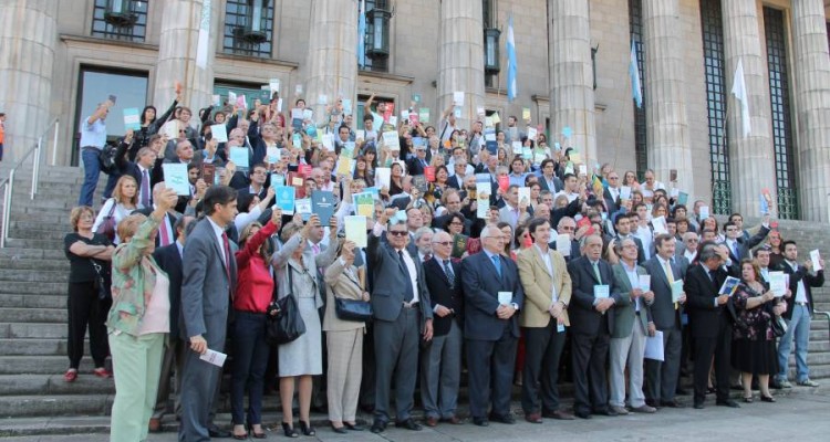 Profesores y abogados se opusieron a la reforma judicial en las escalinatas de la Facultad