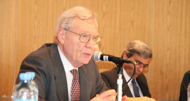 Vicente Galli, primer Director del Instituto de Salud Mental, dict la conferencia inaugural titulada La ley de Salud Mental y sus derivaciones en el campo de la salud mental.