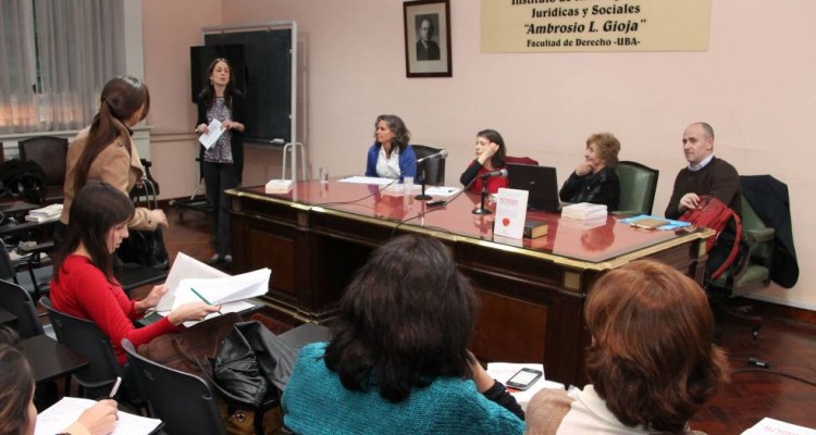 El libro busca plantear experiencias de trabajo sobre la construccin de una agenda del cuidado y debates en torno a la problemtica