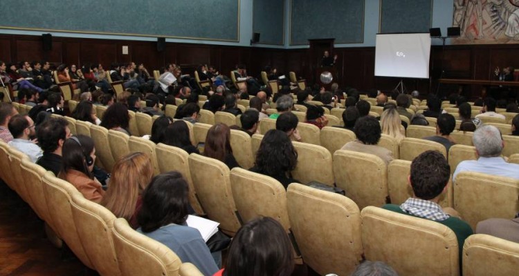 Conferencia de Lawrence Lessig: Leyes que limitan la creatividad