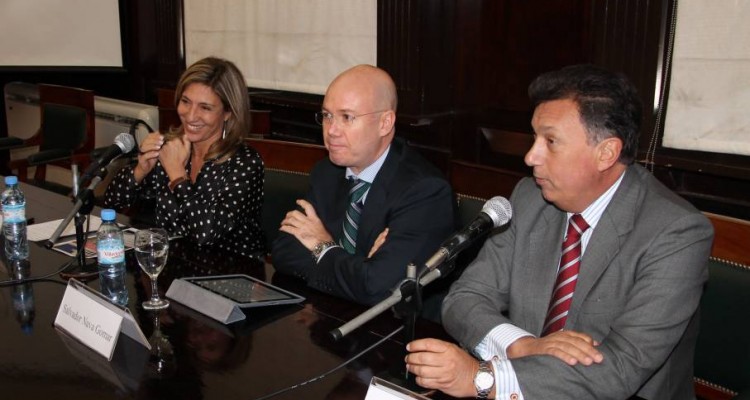 Marcela I. Basterra, Salvador O. Nava Gomar y Alberto R. Dalla Via