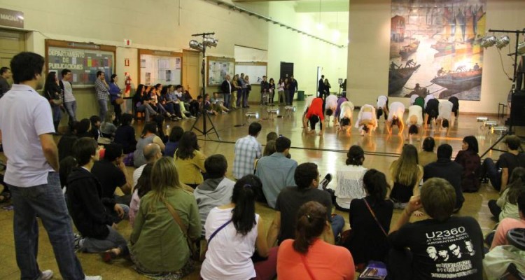 Presentacin del Grupo de Danza Contempornea de la Profesora Mnica Fracchia presentando su espectculo Potpourri: 15 Aos de Castadiva.