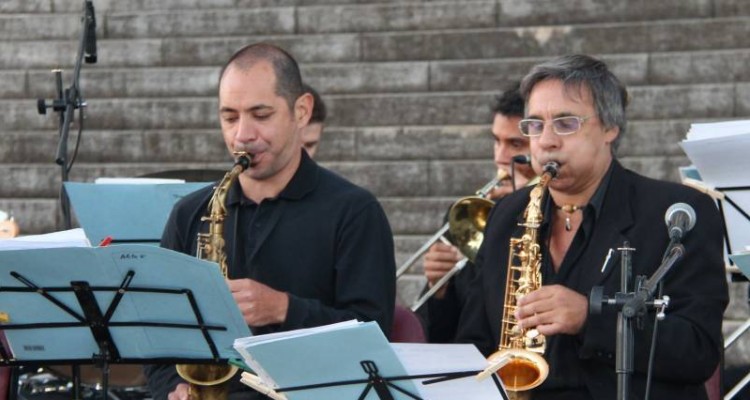 La Facultad sali a las escalinatas para celebrar el Da de la Mujer