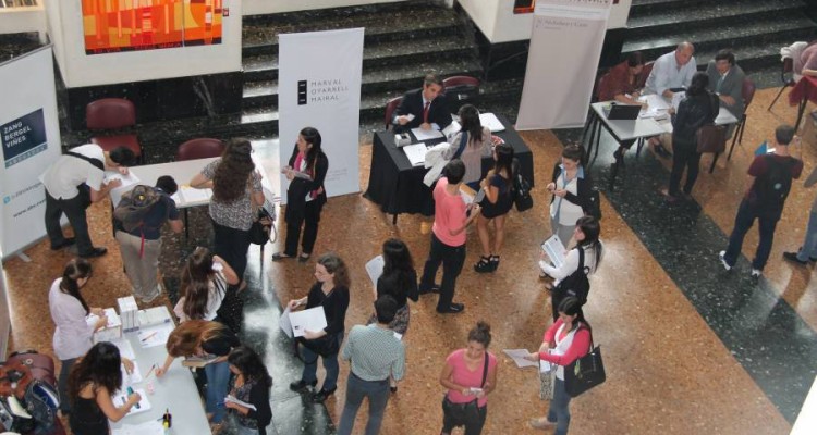 Casi 2.000 estudiantes y graduados participaron de la quinta Feria de Empleos de la Facultad