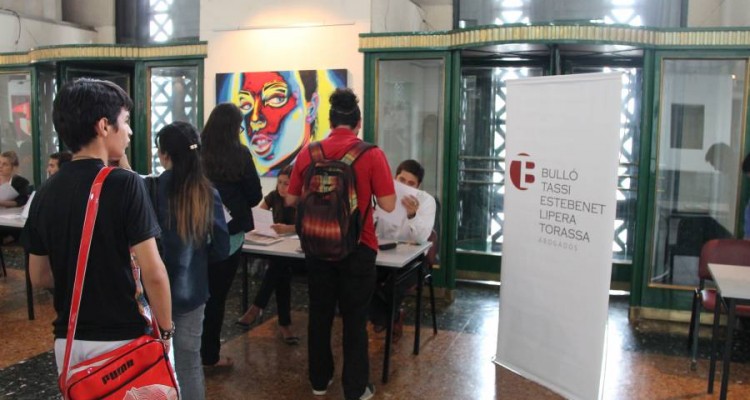 Casi 2.000 estudiantes y graduados participaron de la quinta Feria de Empleos de la Facultad