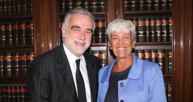 Luis Moreno Ocampo y Mnica Pinto