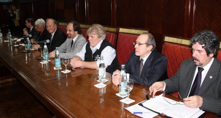 El profesor Daniel A. Sabsay fue distinguido como personalidad destacada de las Ciencias Jurdicas