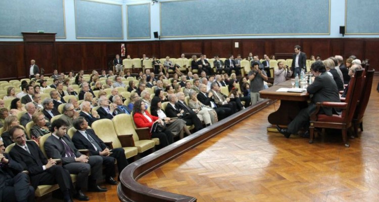 El profesor Daniel A. Sabsay fue distinguido como personalidad destacada de las Ciencias Jurdicas