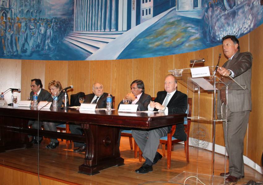 Ral Gustavo Ferreyra, Susana G. Cayuso, Agustn Gordillo, Fernando Garca Pulls, Daniel A. Sabsay y Alberto R. Dalla Via