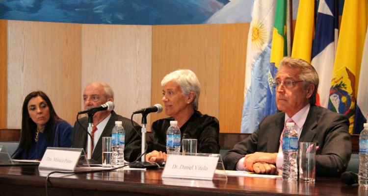  Esther H. S. Ferrer de Fernndez, Ral A. Etcheverry, Mnica Pinto y Daniel R. Vtolo