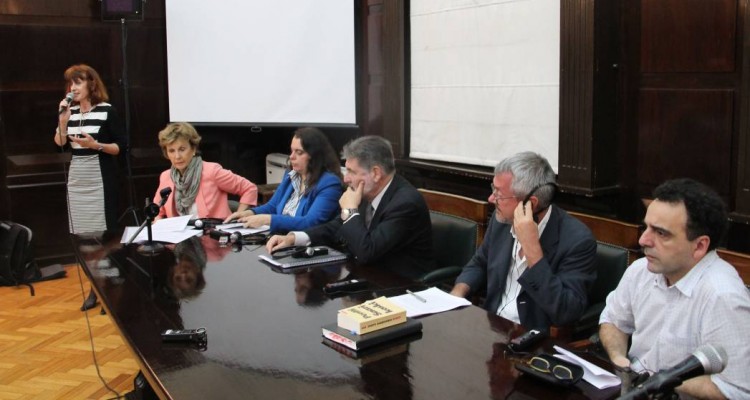 La profesora Sandra M. Wierzba present la cuarta edicin del encuentro.