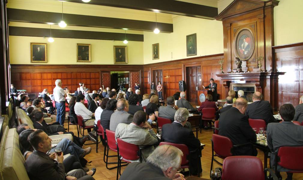 Ciclo de almuerzos académicos para profesores de la Facultad