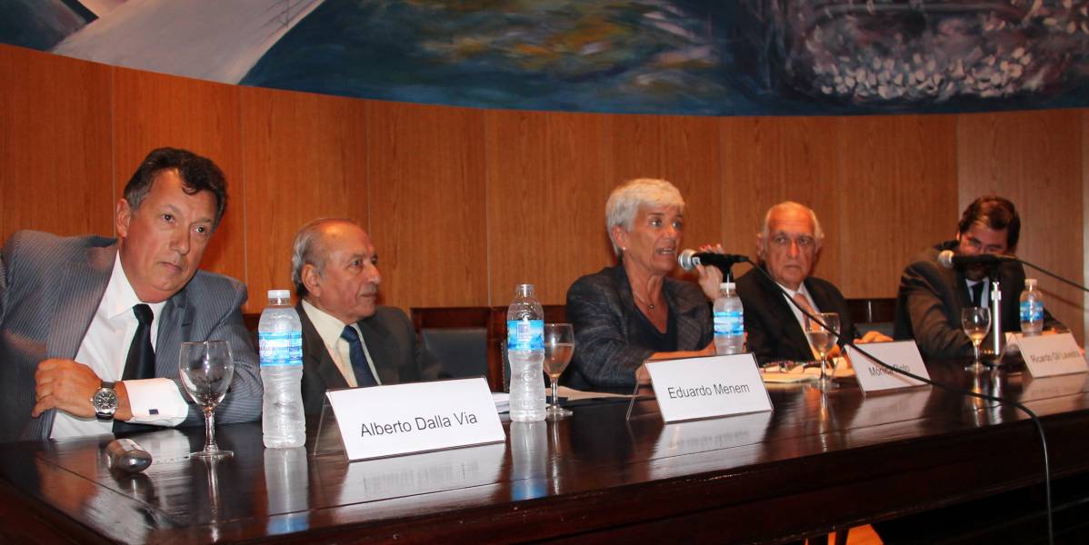 Alberto R. Dalla Via, Eduardo Menem, Mnica Pinto, Ricardo Gil Lavedra y Carlos Mas Velez