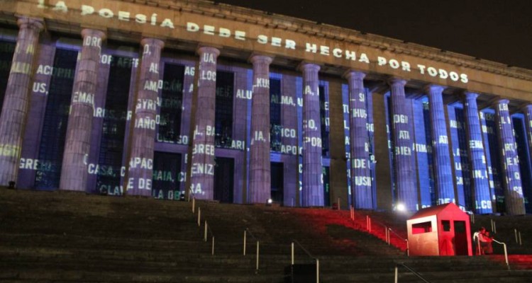 Vrtigo. El Centro Cultural Rector Ricardo Rojas celebr sus 30 aos con una puesta en escena en las escalinatas y mapping sobre las columnas.