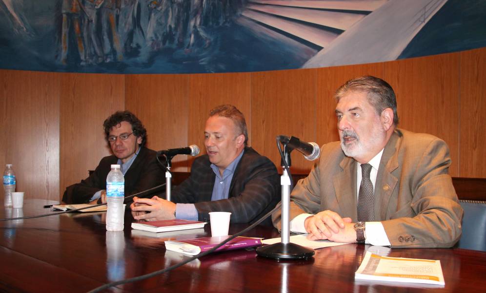 Roberto Gargarella, Andrs Gil Domnguez y Carlos M. Crcova