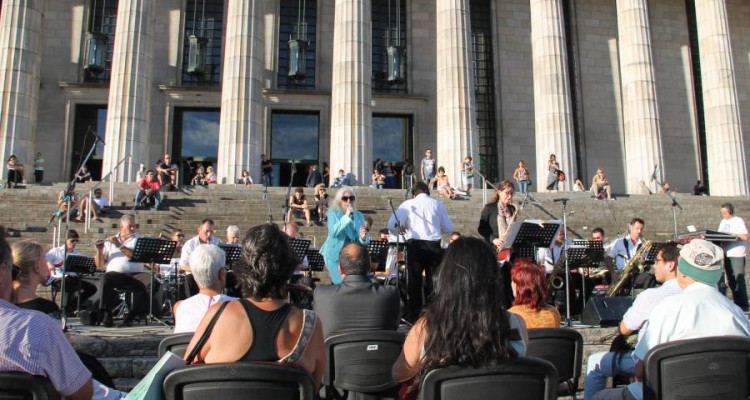 La Facultad celebr el Da Internacional de la Mujer en las escalinatas