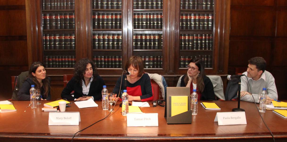 Gabriela Carpineti, Mary Beloff, Tamar Pitch, Paola Bergallo y Gabriel Anitua