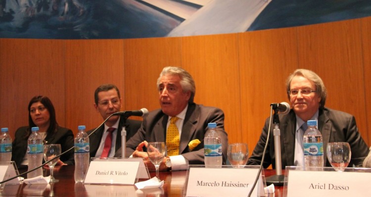 Alejandra N. Tevez, Hctor O. Chomer, Daniel Vtolo y Marcelo Haissiner