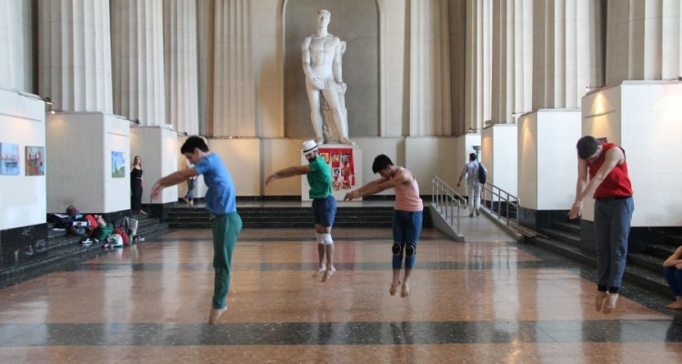 Caetano por Divas y Divos, danza contempornea