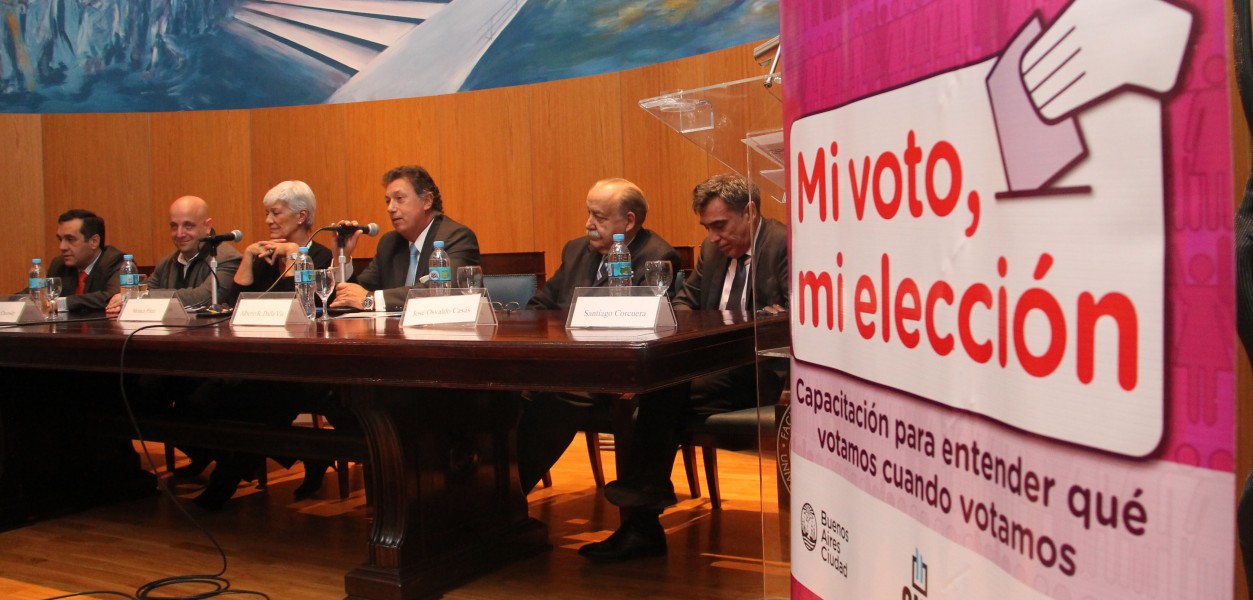 Alejandro Finocchiaro, Hernn Charosky, Mnica Pinto, Alberto R. Dalla Via, Jos O. Cass y Santiago Corcuera