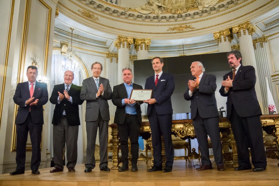 El profesor Pablo Luis Manili fue distinguido por la Legislatura portea