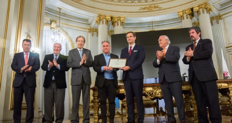 El profesor Pablo Luis Manili fue distinguido por la Legislatura portea