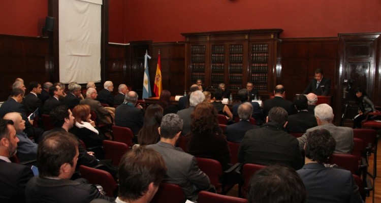 La UBA entreg el doctorado honoris causa a Miguel Herrero y Rodrguez de Min