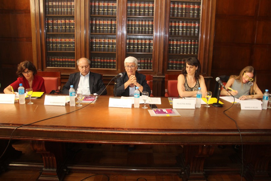Mariana Romero, Víctor Abramovich, Mónica Pinto, Felicitas Rossi y Mariela Belski