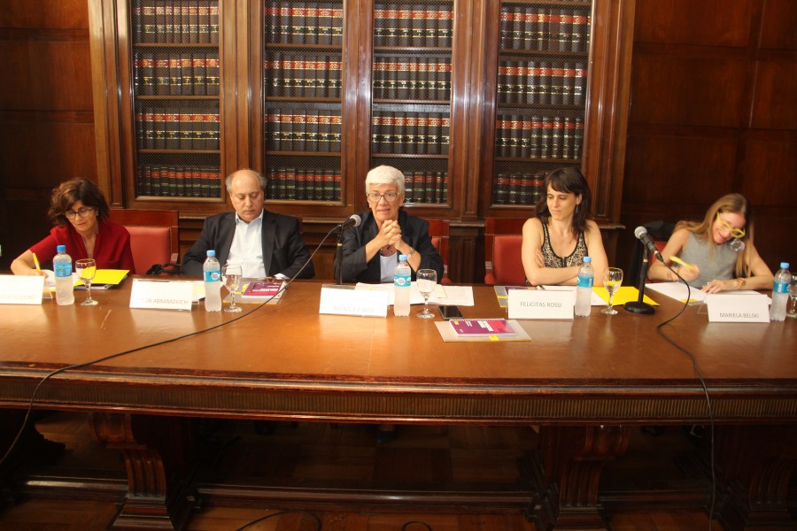 Mariana Romero, Vctor Abramovich, Mnica Pinto, Felicitas Rossi y Mariela Belski