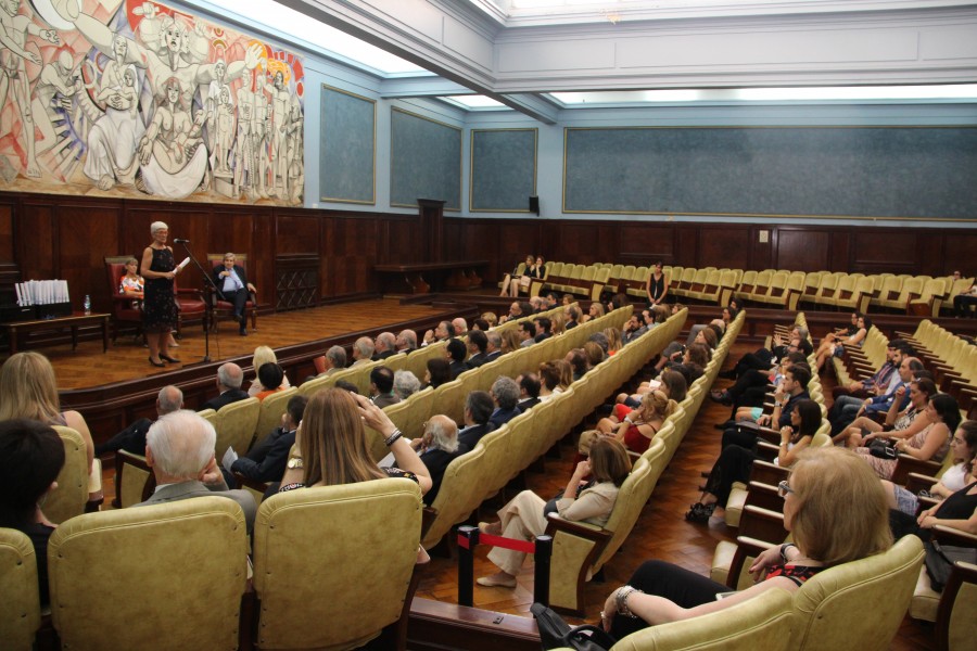 Acto de entrega de diplomas a los profesores designados en los ltimos meses