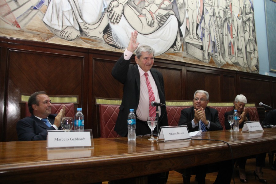 Alberto J. Bueres asumió como decano de la Facultad para el período 2018-2022