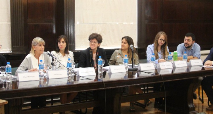 Clara Minaverry, Silvia Nonna, Mara Juliana Tenorio, Ana Mara Jaime, Violeta Radovich, Angeline Gonzlez, Ezio Costa y Juan Carlos Fernndez