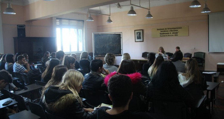 V Seminario-taller Aproximaciones a la historia argentina desde la educacin universitaria. Captulo Miradas femeninas