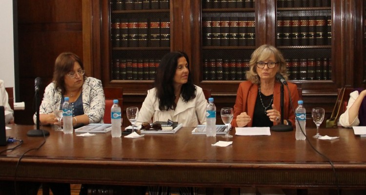 Laura Pautassi, Adriana Kantolic, Graciela Morgade, Cristina Arranz y Carolina Mera