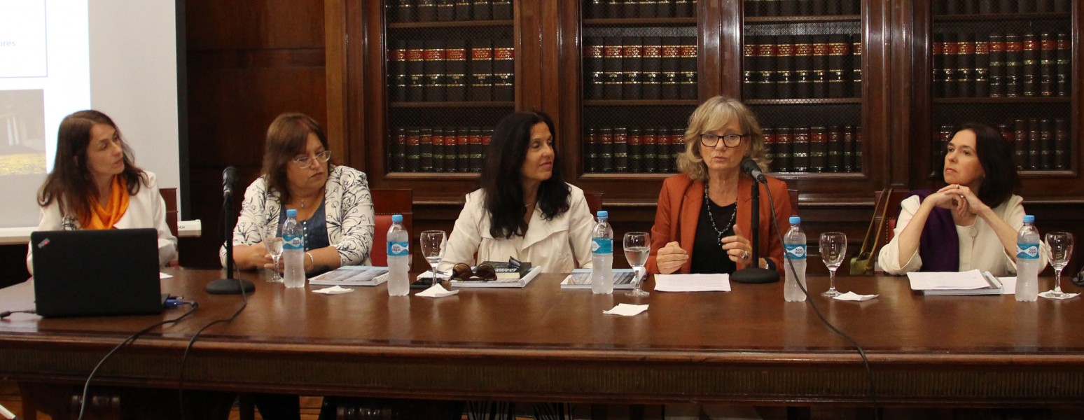 Laura Pautassi, Adriana Kantolic, Graciela Morgade, Cristina Arranz y Carolina Mera